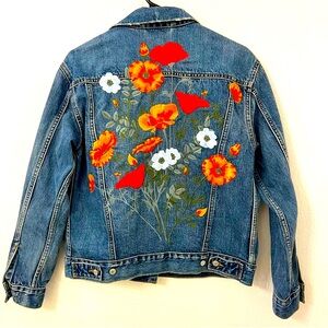 Levi’s EMBROIDERED jacket 🌸🧡🌻💛DENIM